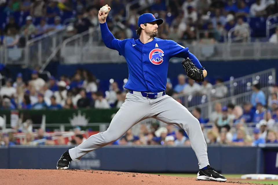 MIAMI, FLORIDA - SEPTEMBER 6: Clay Holmes #25 of the Chicago Cubs pitches against the Miami Marlins in the first inning at loanDepot park on September 6, 2026 in Miami, Florida. (Photo by JC Ruiz/Getty Images)