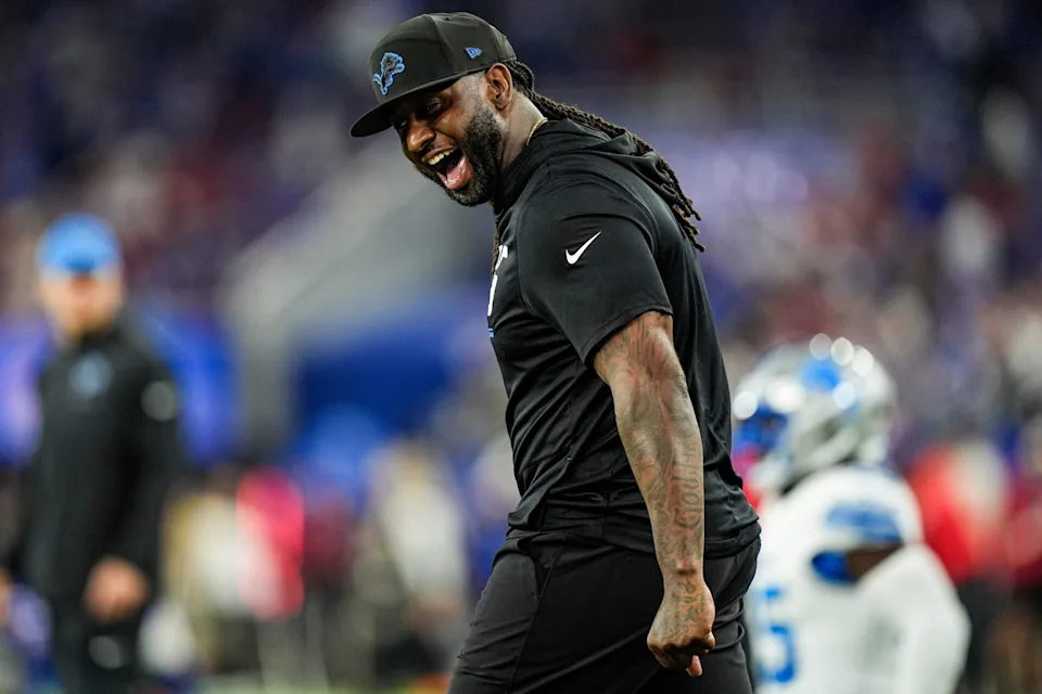 Detroit Lions defensive coordinator Kelvin Sheppard cheer on at warmup ahead of the game between Detroit Lions and Buffalo Bills